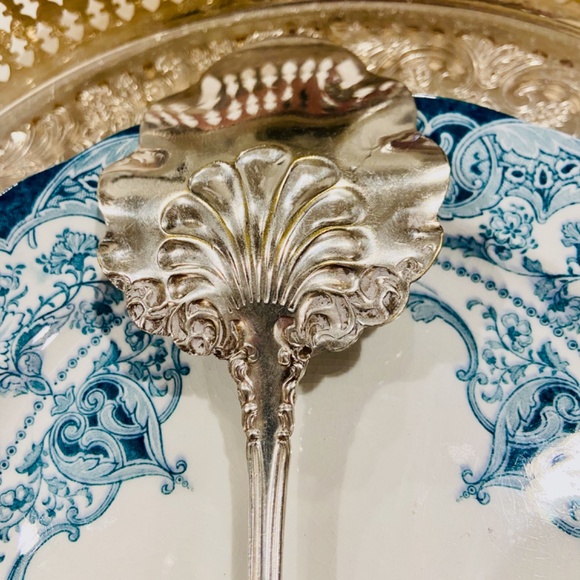 F26-Vintage Silverplate Solid Pie Server by Royal Plate Co - Picture 5 of 9